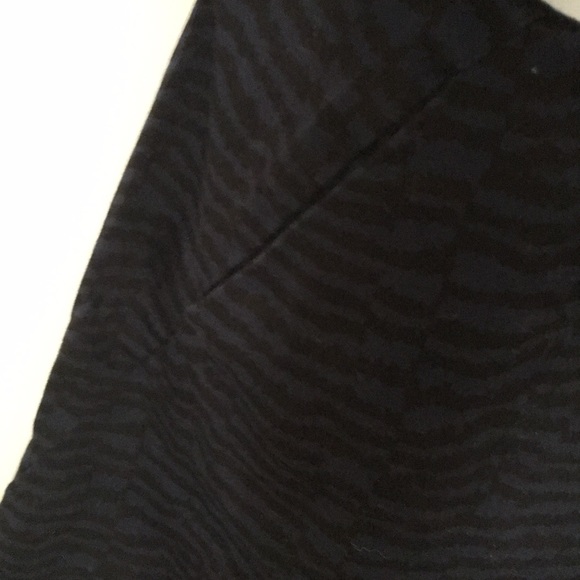 Gap black and blue zebra print skirt. - Picture 4 of 5